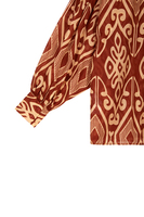 Camicia marrone cannella e beige con stampa geometrica image