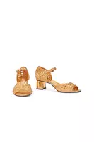 Sandali in pelle metallizzata intrecciata oro image