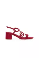 Sandali in pelle scamosciata rosso rubino image