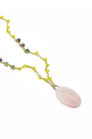 Collana con ciondolo rosa della Madonna image