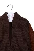 Cardigan a maglia grossa marrone cioccolato e cannella image